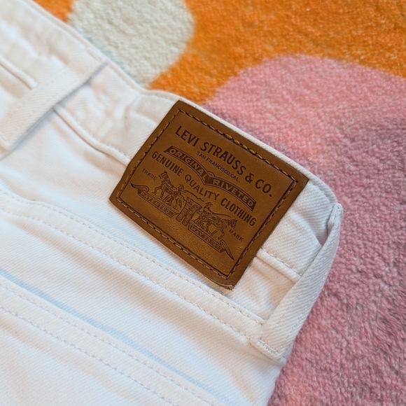 🖤 Levi's Women's White Ankle Jeans - Picture 2 of 6